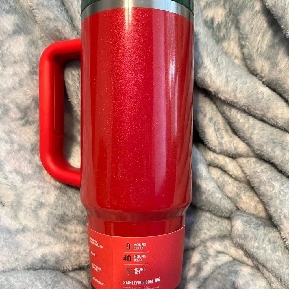 Stanley 30oz elf collection Christmas tumbler - Picture 3 of 7